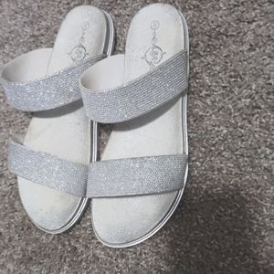 Flat sandal